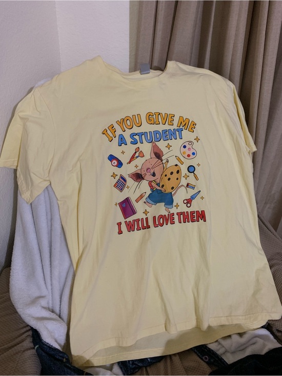 Noname Tops - This is a light yellow, short-sleeve teacher appreciation t-shirt i